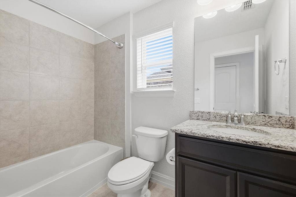 217 Jones Street, Irving, TX 75063 217 Jones Street, Irving, TX 75063