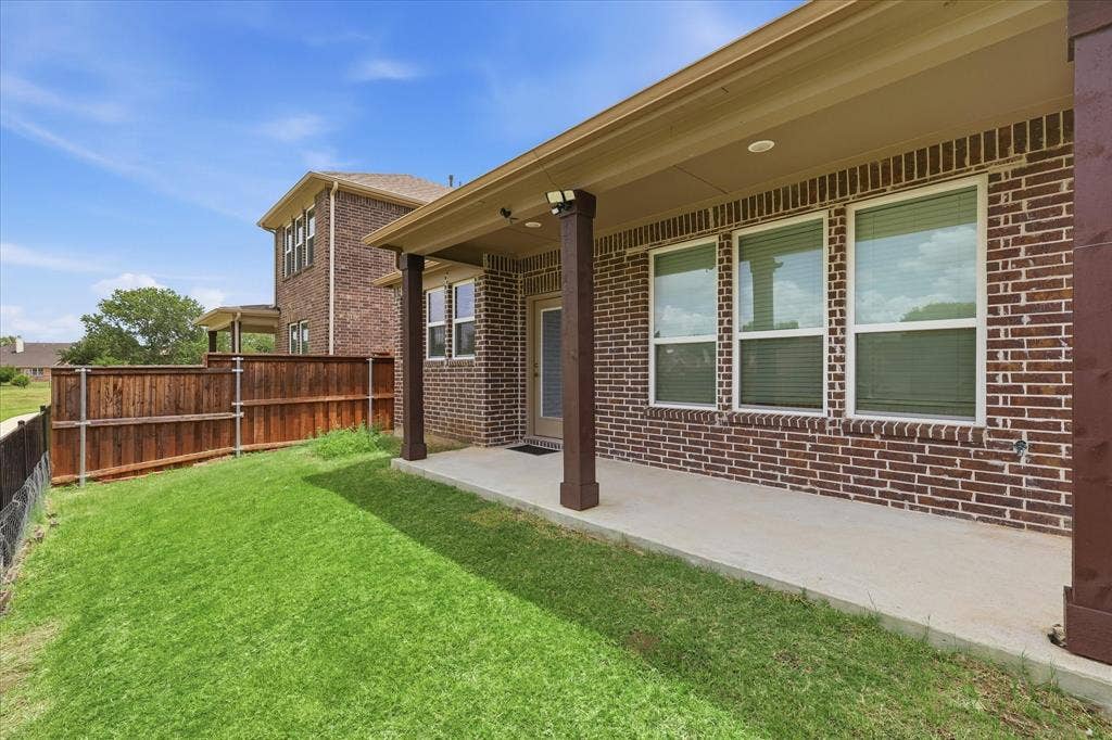 217 Jones Street, Irving, TX 75063 217 Jones Street, Irving, TX 75063