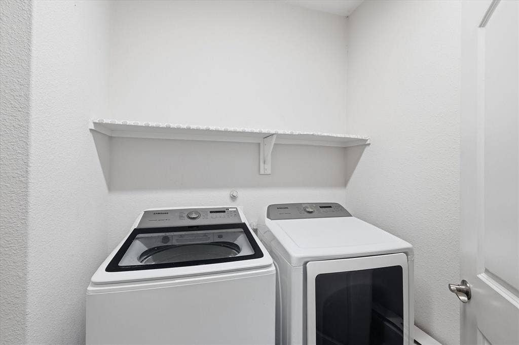 217 Jones Street, Irving, TX 75063 217 Jones Street, Irving, TX 75063