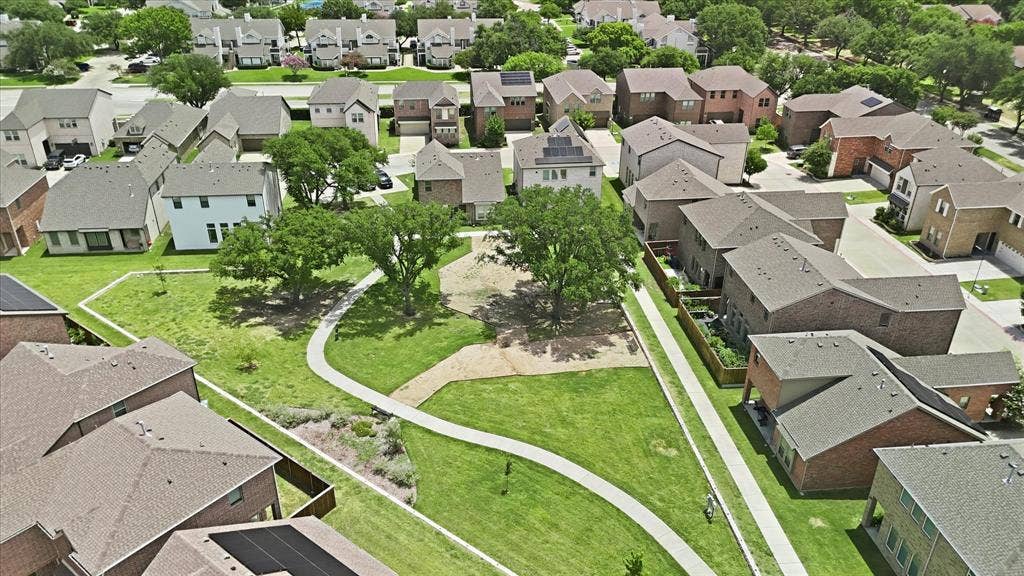 217 Jones Street, Irving, TX 75063 217 Jones Street, Irving, TX 75063