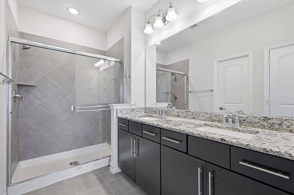 217 Jones Street, Irving, TX 75063 217 Jones Street, Irving, TX 75063