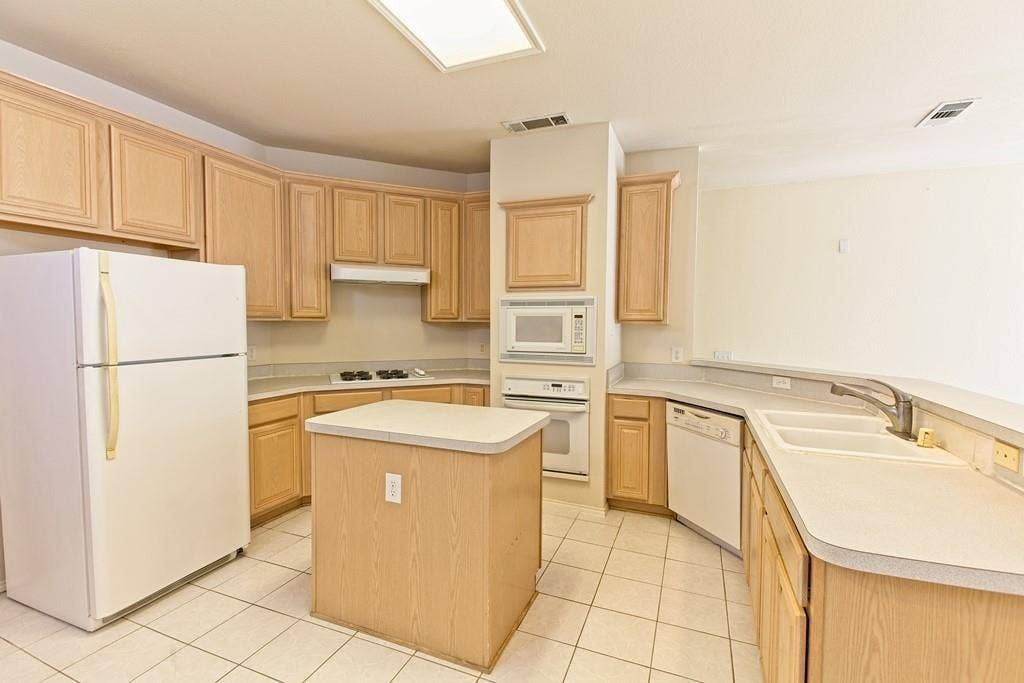 8713 Somerville Way, Plano, TX 75025 8713 Somerville Way, Plano, TX 75025