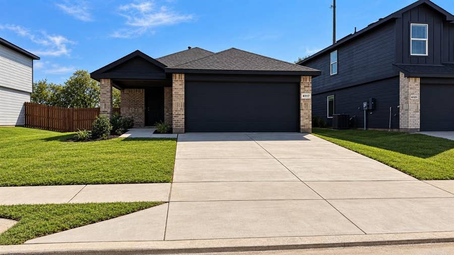 Property photo for 4117 WOODHILL BEND Drive, Fort Worth, TX