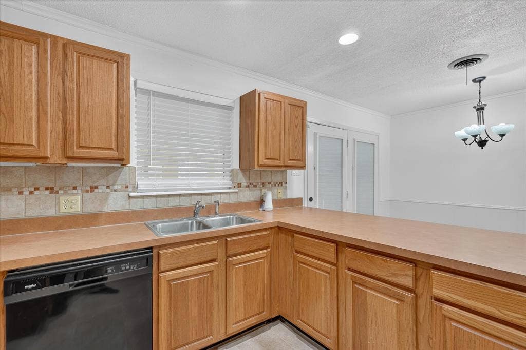 2539 Highwood Drive, Dallas, TX 75228