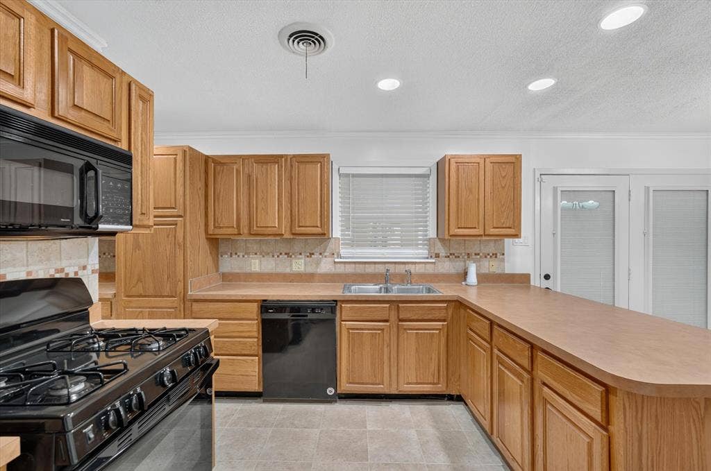 2539 Highwood Drive, Dallas, TX 75228