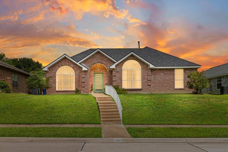 Property photo for 1513 Knob Hill Drive, Garland, TX