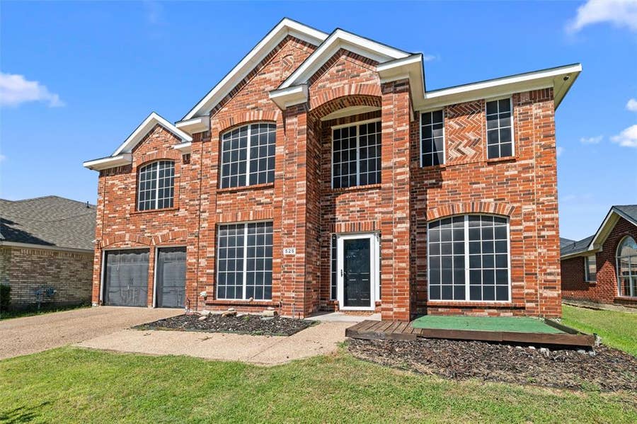 Property photo for 525 Magnolia Trail, DeSoto, TX