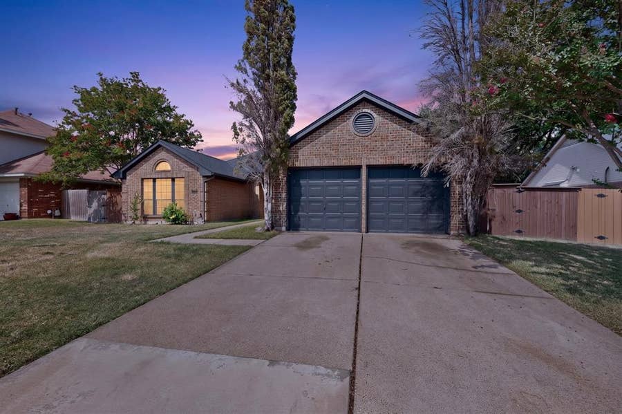Property photo for 808 Bridgewater Lane, Mesquite, TX