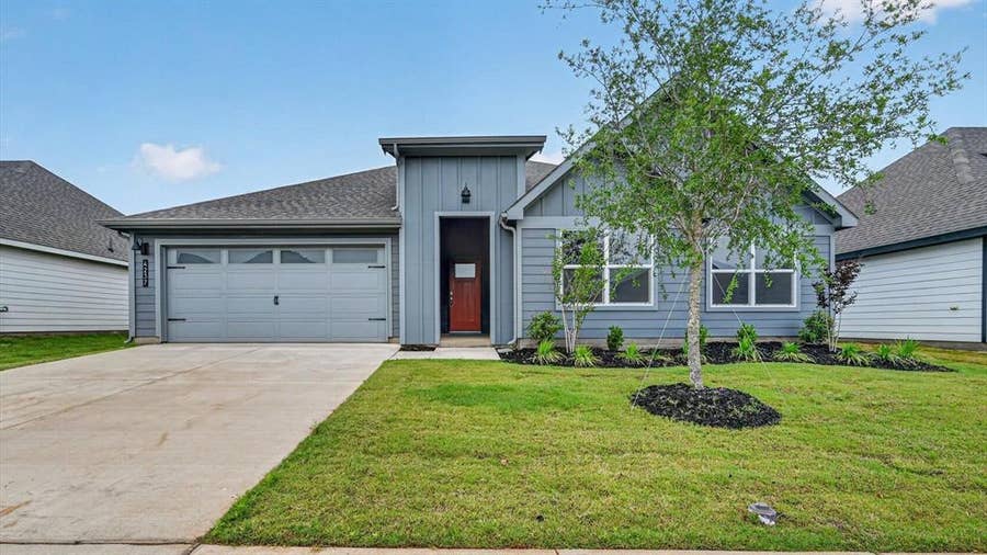 Property photo for 1416 CANTERBURY Trail, DeSoto, TX