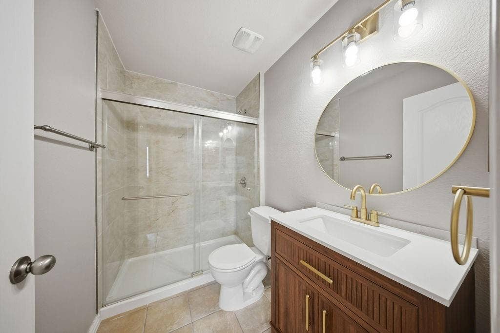 2140 Walnut Square Drive, Plano, TX 75025 2140 Walnut Square Drive, Plano, TX 75025