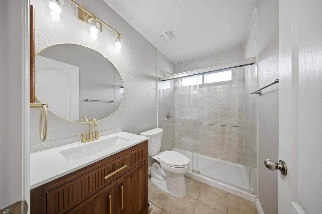 2140 Walnut Square Drive, Plano, TX 75025 2140 Walnut Square Drive, Plano, TX 75025