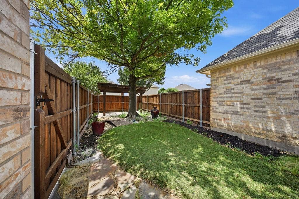 2140 Walnut Square Drive, Plano, TX 75025 2140 Walnut Square Drive, Plano, TX 75025