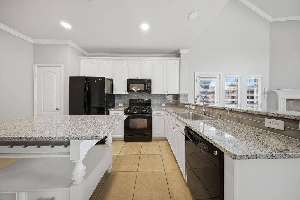 2140 Walnut Square Drive, Plano, TX 75025 2140 Walnut Square Drive, Plano, TX 75025