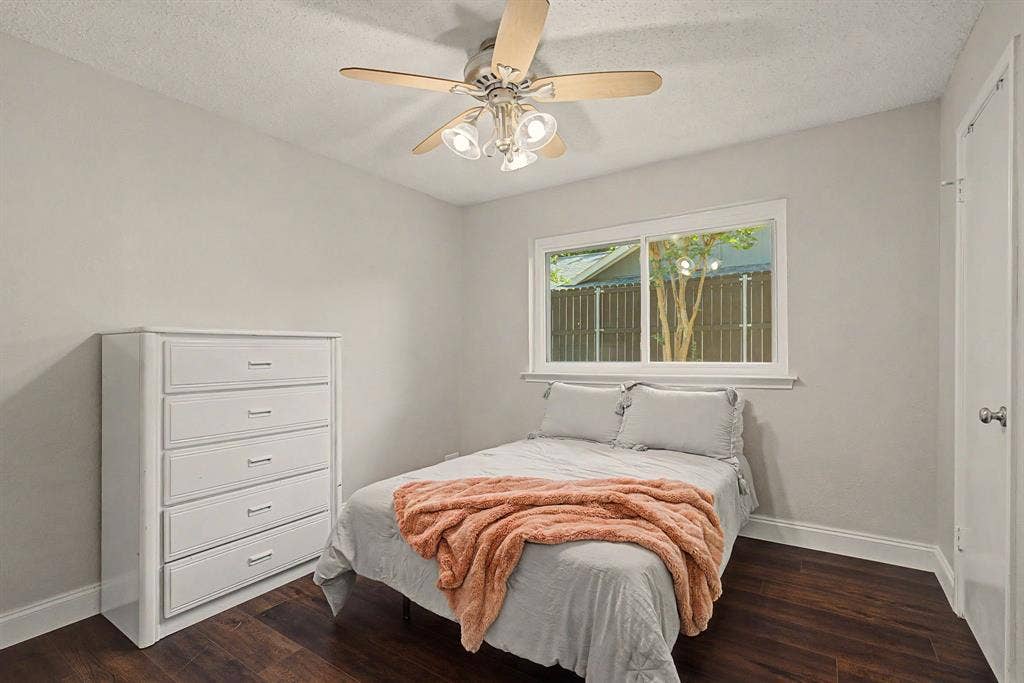4529 Denver Drive, Plano, TX 75093 4529 Denver Drive, Plano, TX 75093