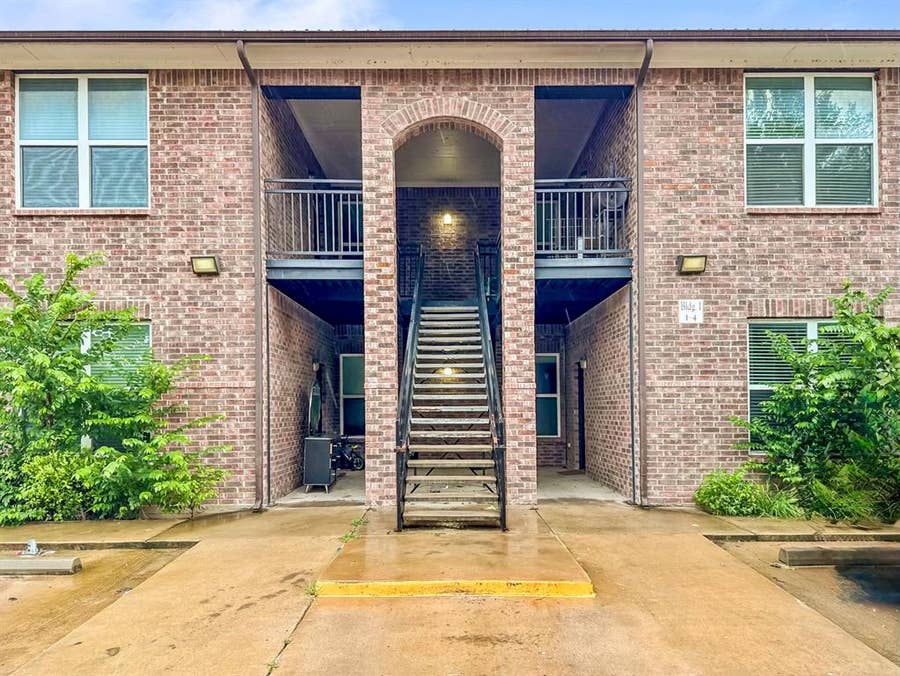 Property photo for 1408 SE 1st St, Smithville, TX