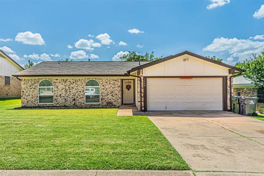 Property photo for 2608 Nelwin Place, Arlington, TX