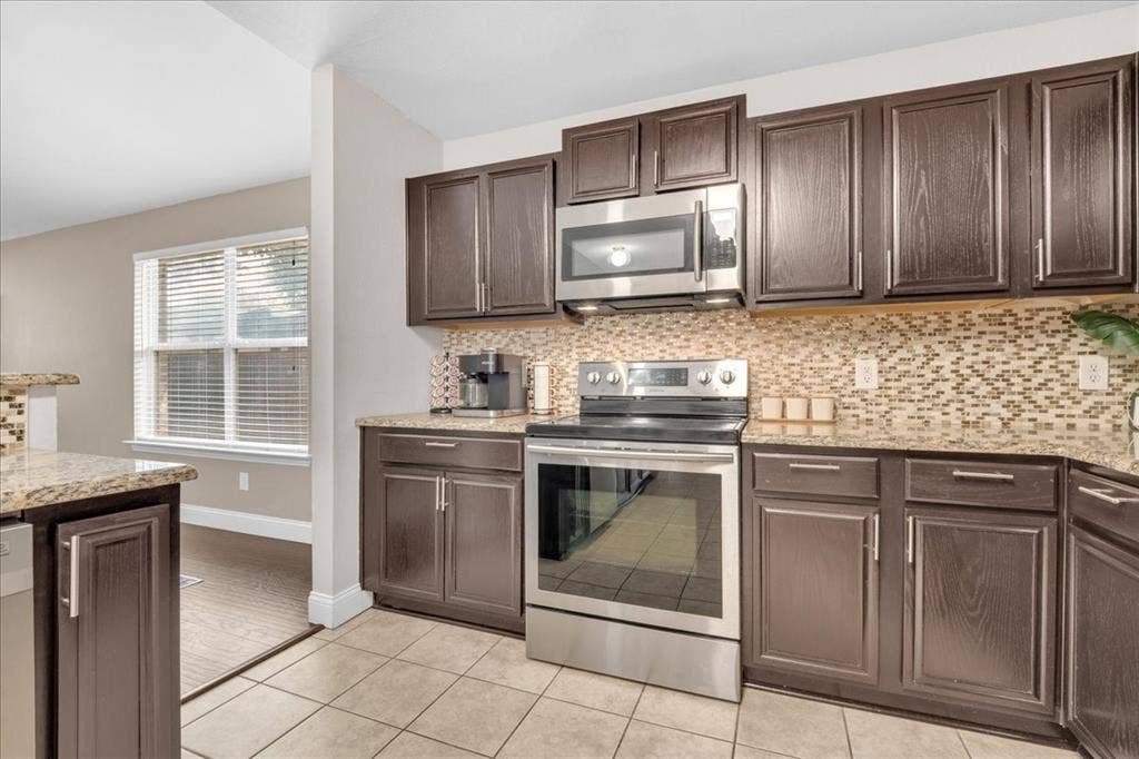 115 E Cason Street, Irving, TX 75061 115 E Cason Street, Irving, TX 75061
