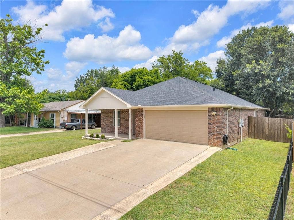 115 E Cason Street, Irving, TX 75061 115 E Cason Street, Irving, TX 75061