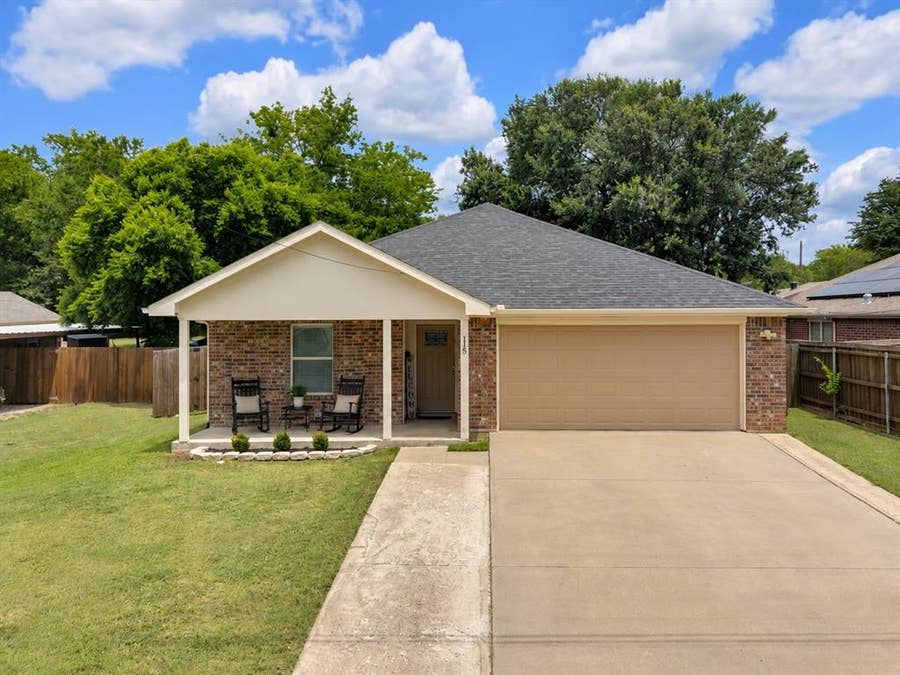 Property photo for 115 E Cason Street, Irving, TX
