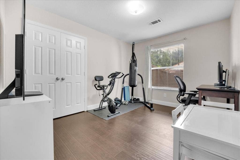 115 E Cason Street, Irving, TX 75061 115 E Cason Street, Irving, TX 75061