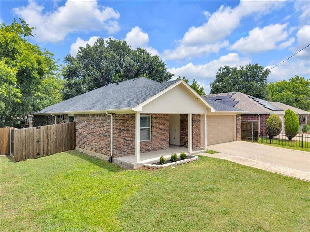 115 E Cason Street, Irving, TX 75061 115 E Cason Street, Irving, TX 75061