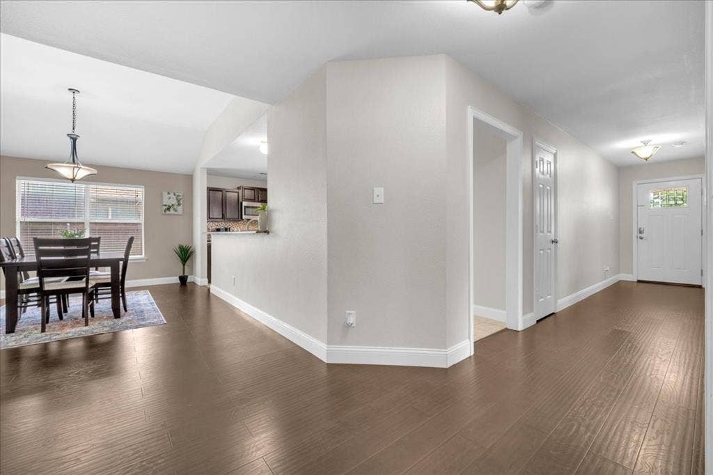 115 E Cason Street, Irving, TX 75061 115 E Cason Street, Irving, TX 75061