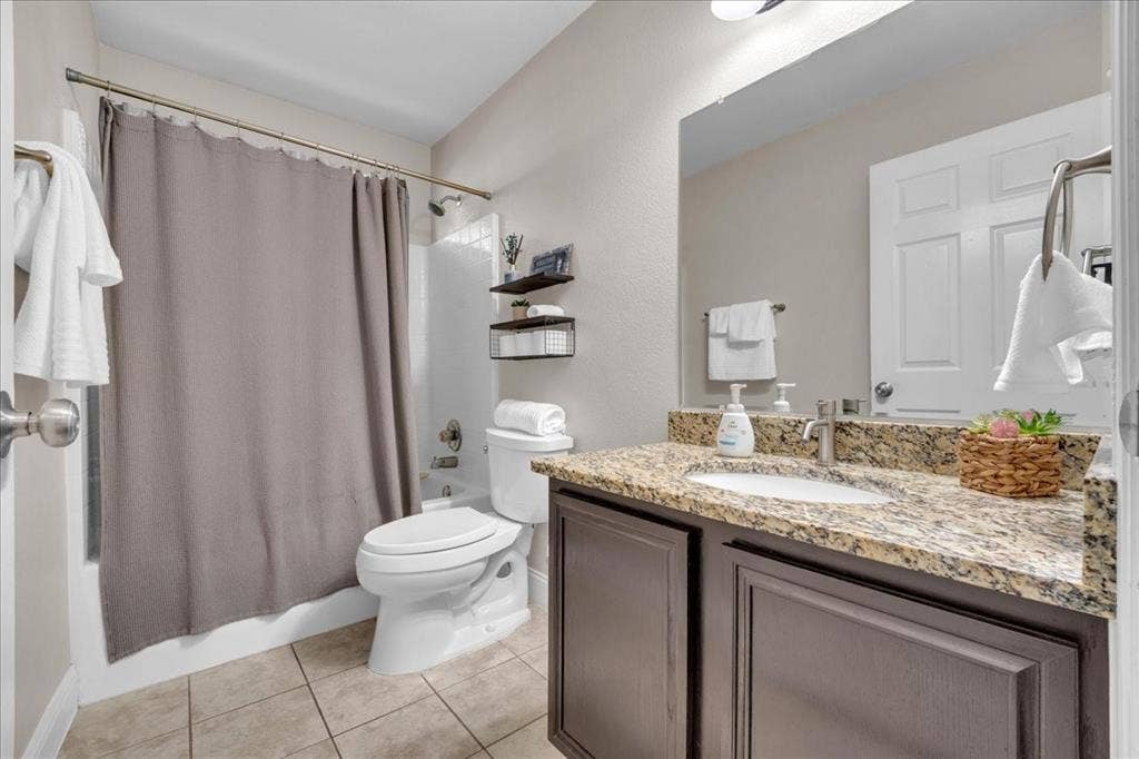 115 E Cason Street, Irving, TX 75061 115 E Cason Street, Irving, TX 75061
