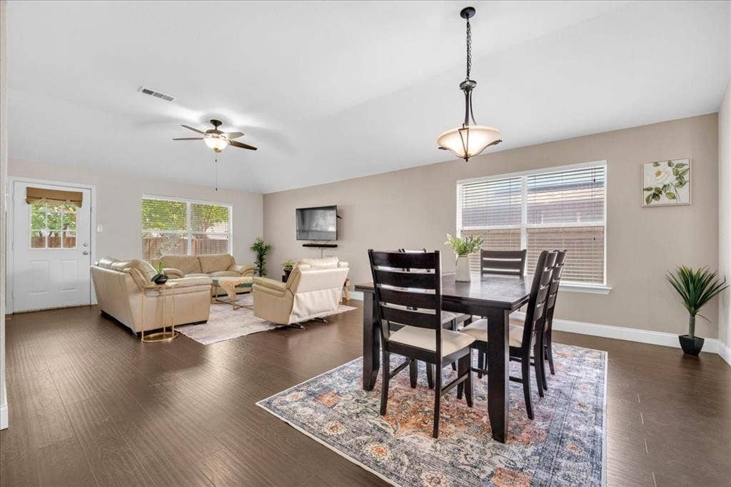 115 E Cason Street, Irving, TX 75061 115 E Cason Street, Irving, TX 75061