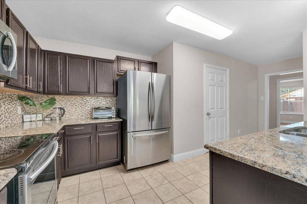 115 E Cason Street, Irving, TX 75061 115 E Cason Street, Irving, TX 75061