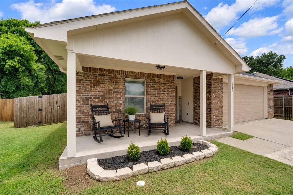115 E Cason Street, Irving, TX 75061 AI Virtually staged