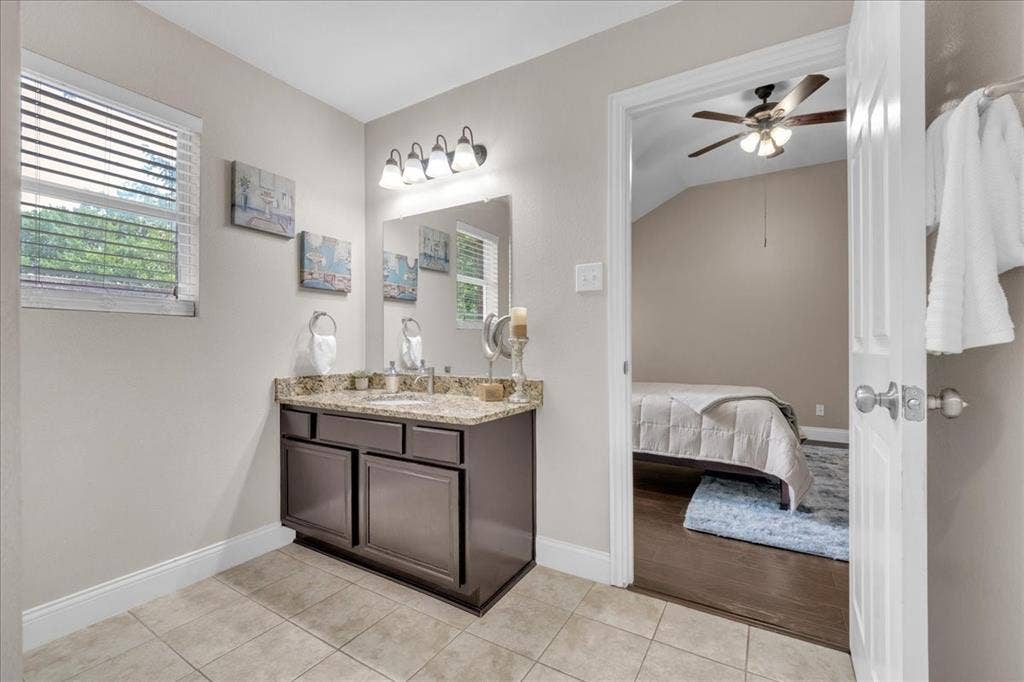 115 E Cason Street, Irving, TX 75061 115 E Cason Street, Irving, TX 75061