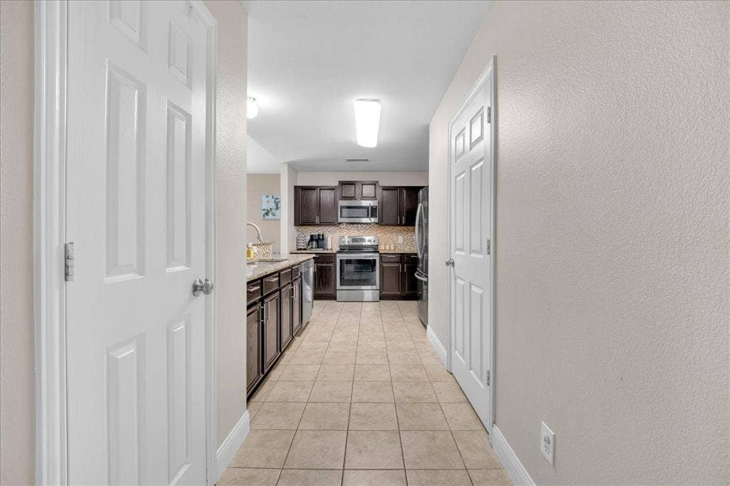 115 E Cason Street, Irving, TX 75061 115 E Cason Street, Irving, TX 75061