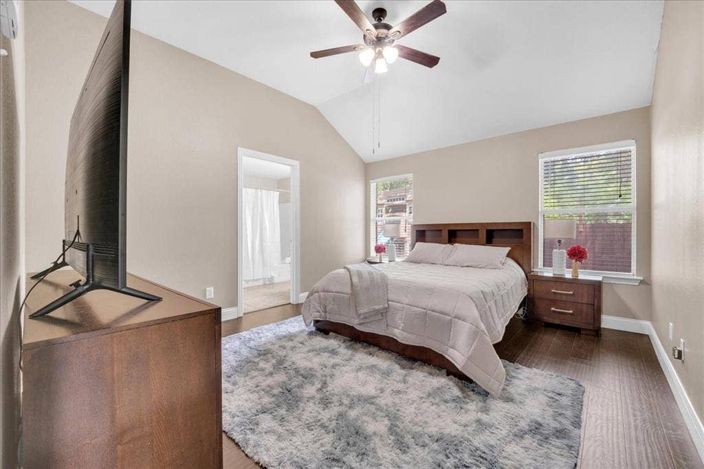 115 E Cason Street, Irving, TX 75061 115 E Cason Street, Irving, TX 75061