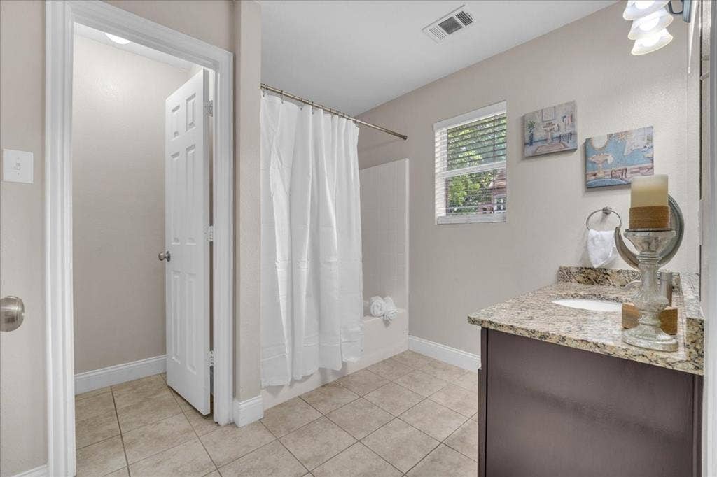 115 E Cason Street, Irving, TX 75061 115 E Cason Street, Irving, TX 75061