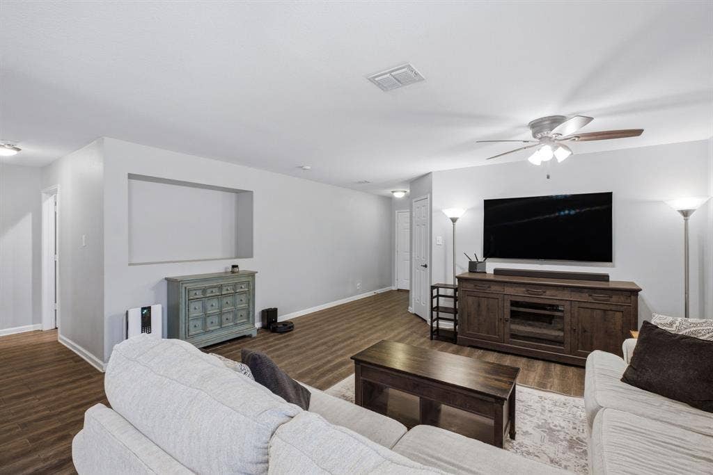 12932 Pearson Drive, Frisco, TX 75035 Updated tile flooring throughout