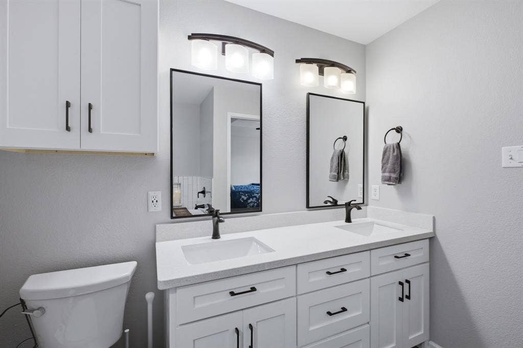 12932 Pearson Drive, Frisco, TX 75035 Dual sinks in primary bath