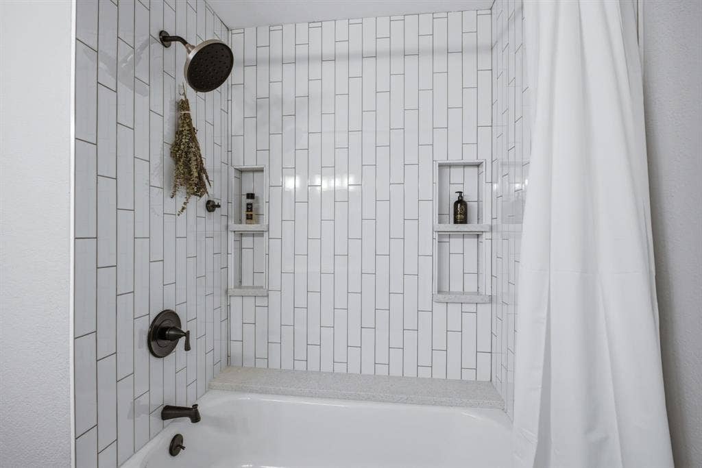 12932 Pearson Drive, Frisco, TX 75035 Updated second bath