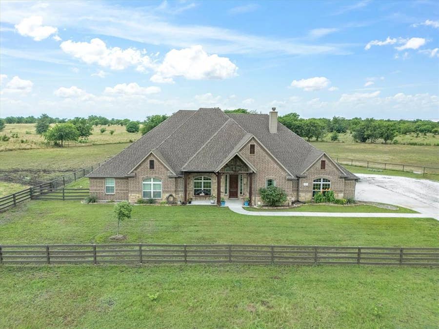 Property photo for 25459 Dove Hollow Drive, Justin, TX