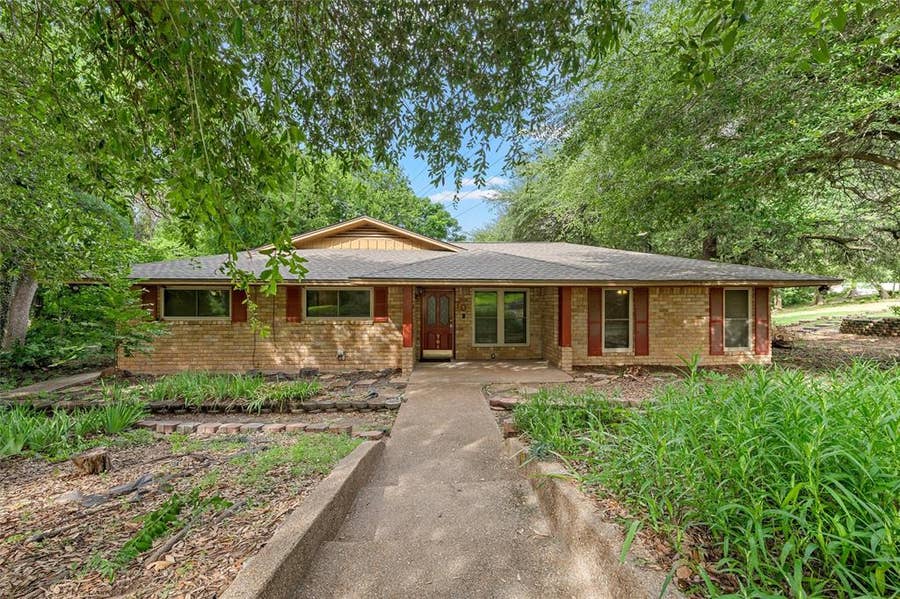 Property photo for 701 Arlington Drive, Woodway, TX
