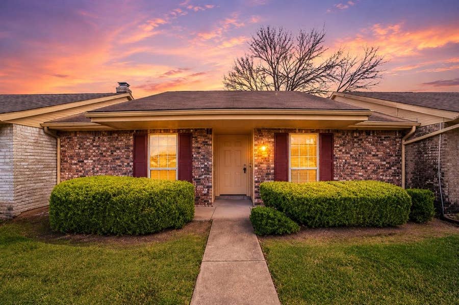 Property photo for 5 E Townhouse Lane, Grand Prairie, TX