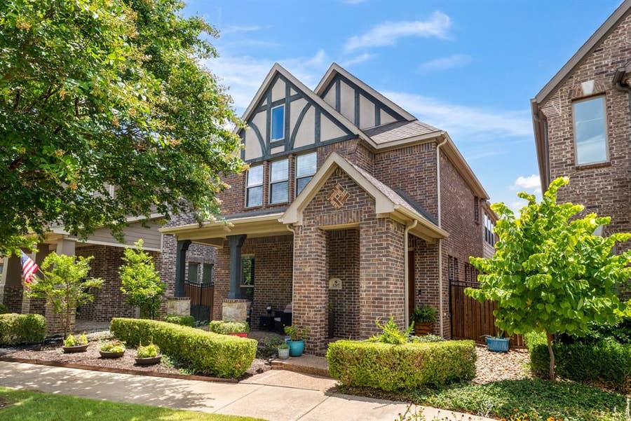 Property photo for 1207 Harris Hawk Way, Arlington, TX
