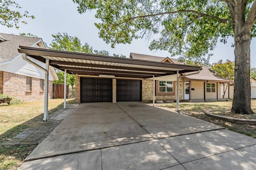 Property photo for 245 Pimlico Way, Saginaw, TX