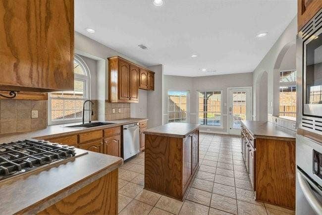 9102 Hogan Drive, Rowlett, TX 75089 9102 Hogan Drive, Rowlett, TX 75089