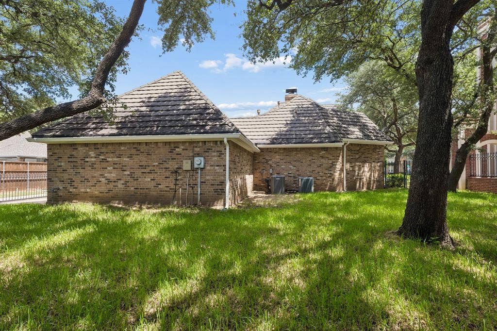 4624 Hallmark Drive, Plano, TX 75024 4624 Hallmark Drive, Plano, TX 75024