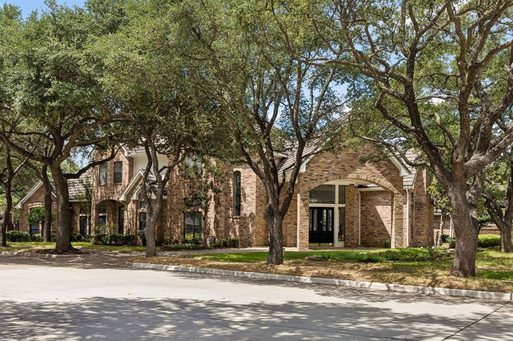 4624 Hallmark Drive, Plano, TX 75024 4624 Hallmark Drive, Plano, TX 75024
