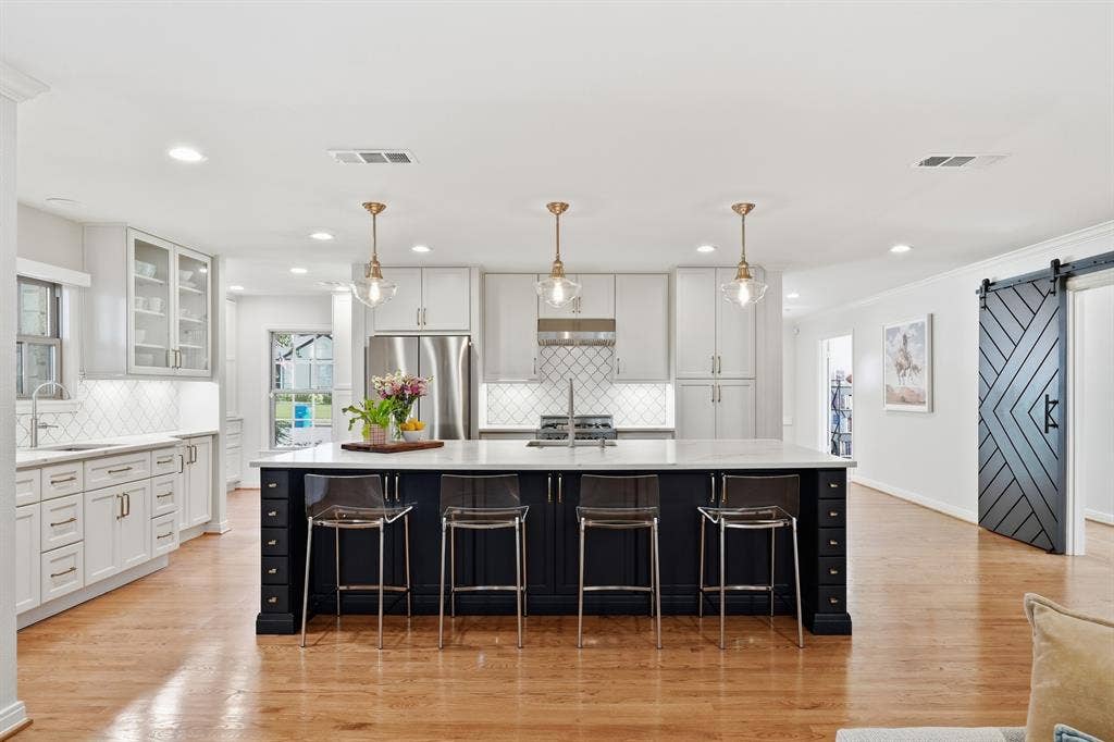 6120 Kenwood Avenue, Dallas, TX 75214