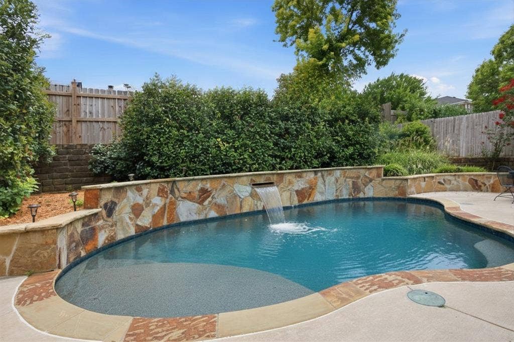 600 Crystal Falls Drive, McKinney, TX 75071 600 Crystal Falls Drive, McKinney, TX 75071