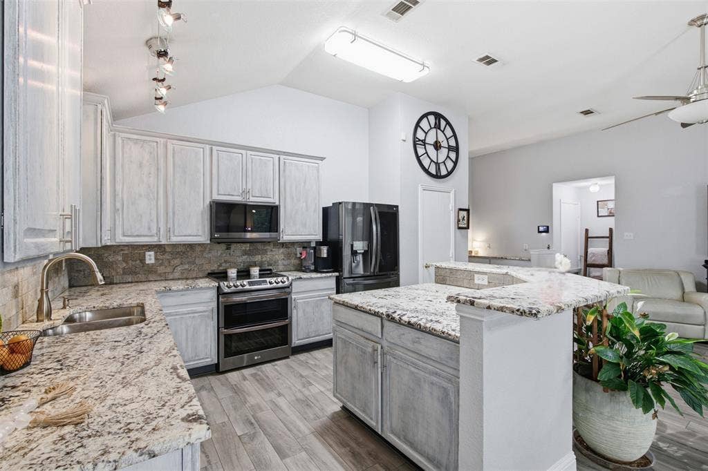 600 Crystal Falls Drive, McKinney, TX 75071 600 Crystal Falls Drive, McKinney, TX 75071