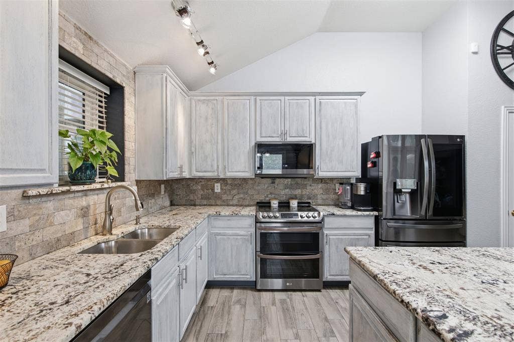 600 Crystal Falls Drive, McKinney, TX 75071 600 Crystal Falls Drive, McKinney, TX 75071
