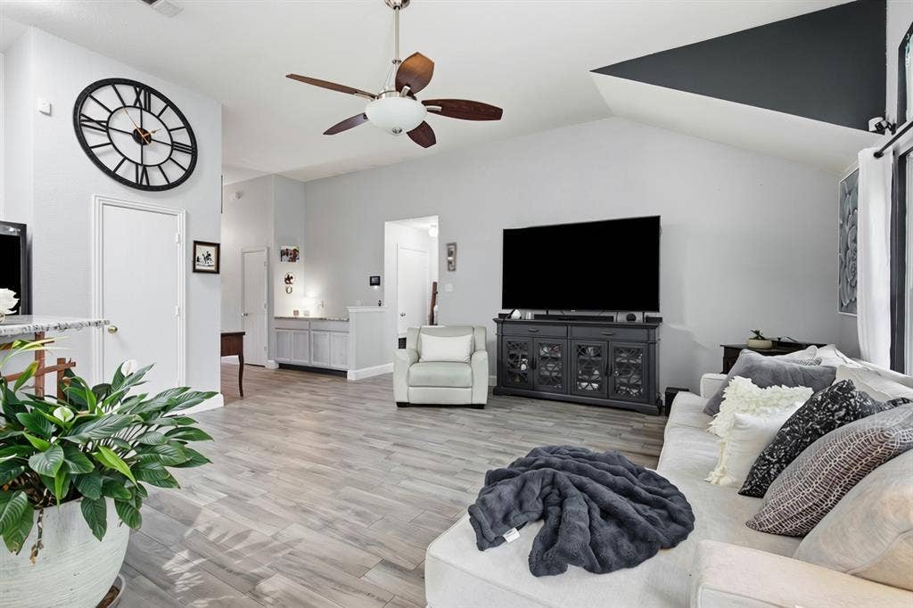 600 Crystal Falls Drive, McKinney, TX 75071 600 Crystal Falls Drive, McKinney, TX 75071